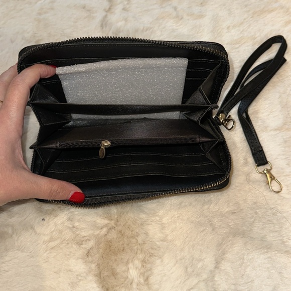 Designer Wallet Dupe - New - Black Quilted Faux Leather with Gold Zipper - Picture 3 of 4